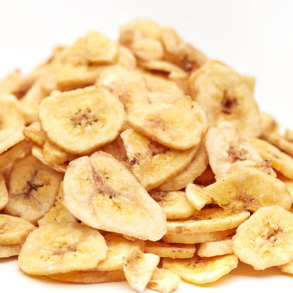 Bananenchips im selbst gemischten Studentenfutter mit Nuessen