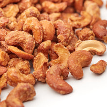 Mit Honig kandierte Cashewkerne in Nahaufnahme