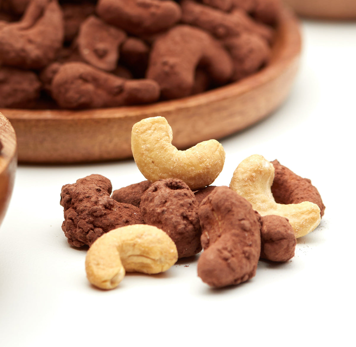 Kakao-Cashews als süßer Snack zum Kaffee