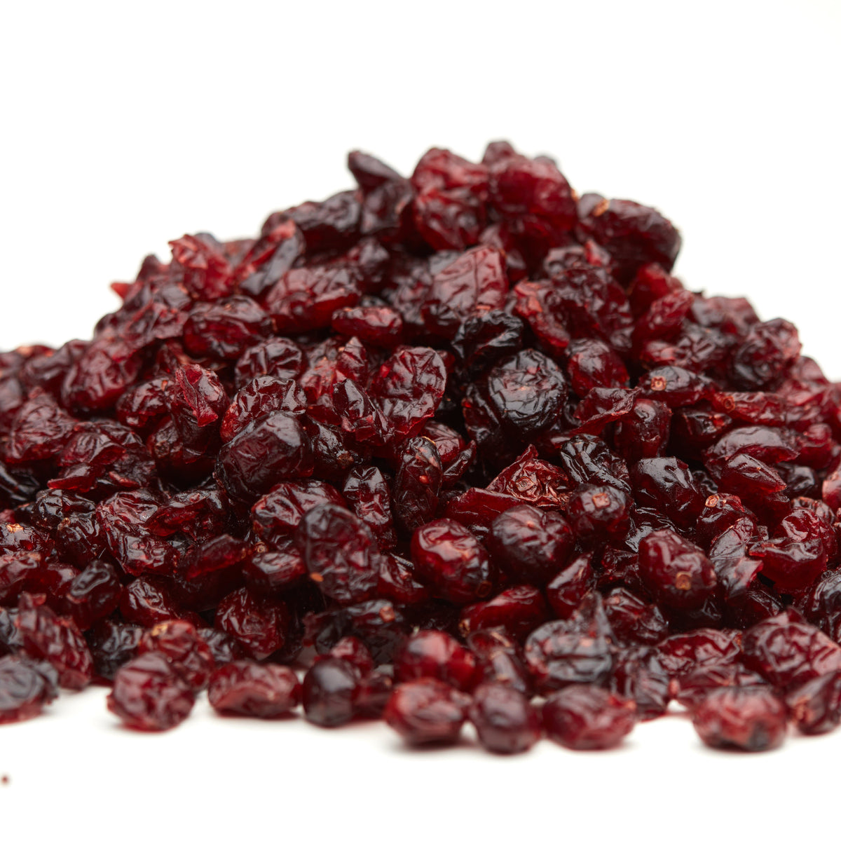 Ganze getrocknete Cranberries von NESSLIM als Topping für Müsli, Joghurt, Porridge und Frühstücks-Bowls.
