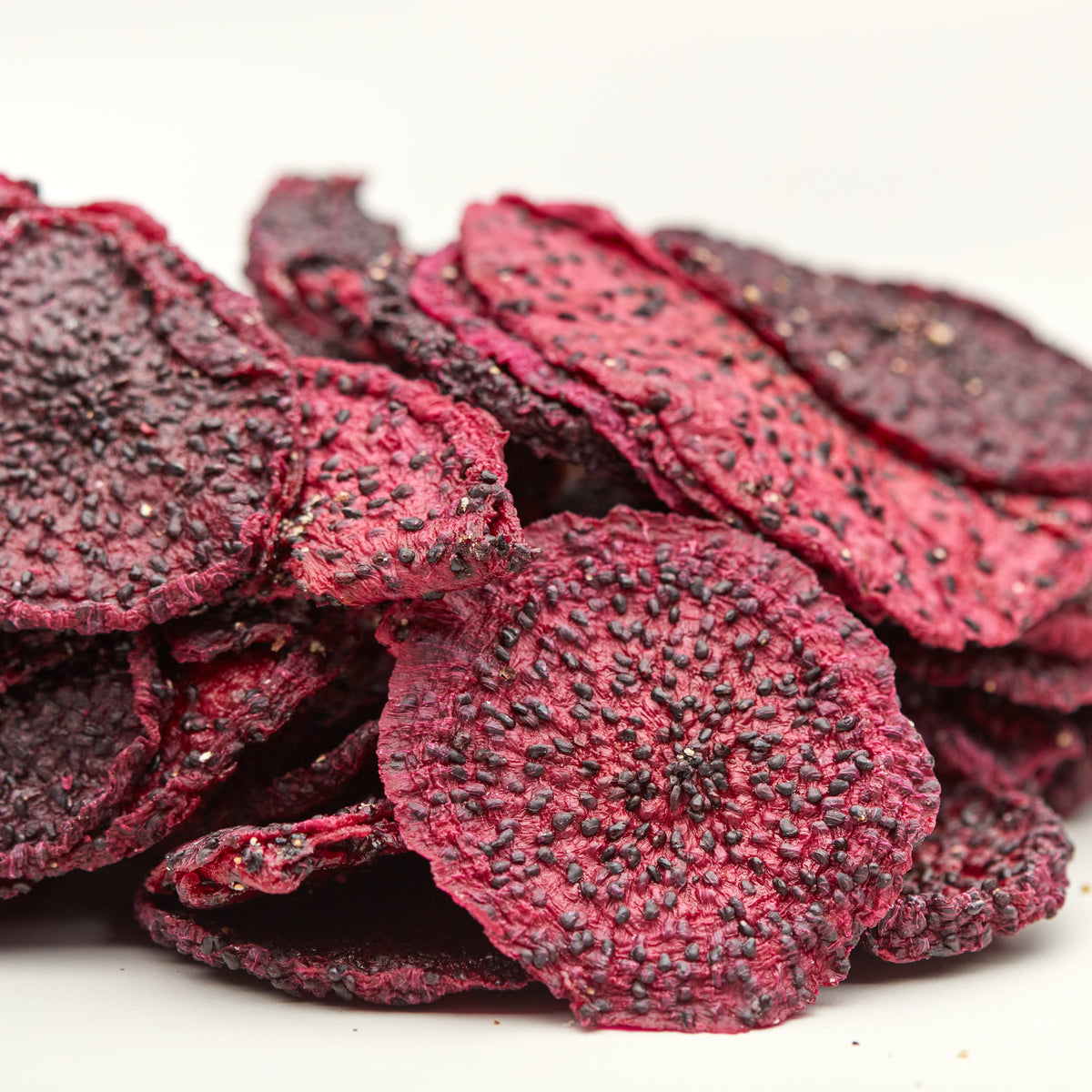 NESSLIM Drachenfruchtscheiben als farbenfrohes Topping für Müsli, Smoothie-Bowl und Dessert.