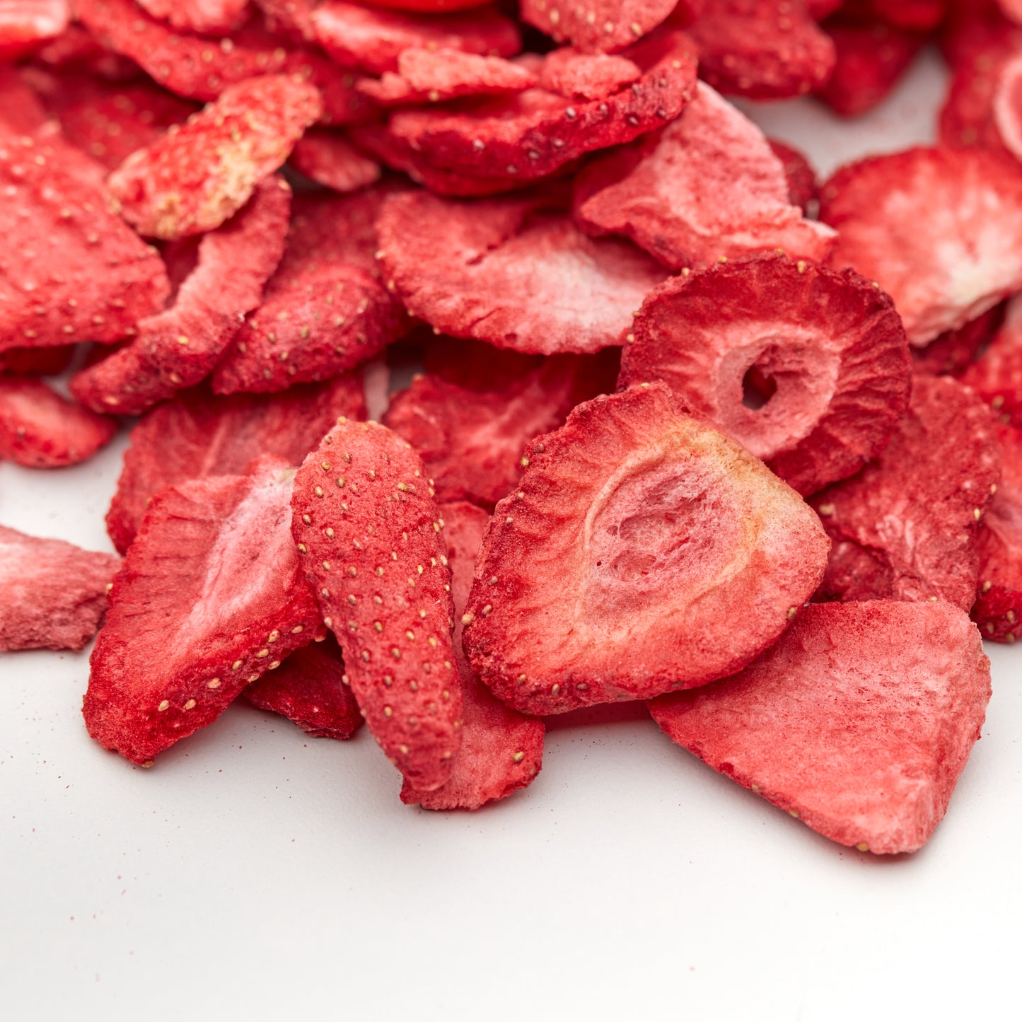 Lose gefriergetrocknete Erdbeerscheiben aus 100 % Erdbeeren ohne Zusätze

