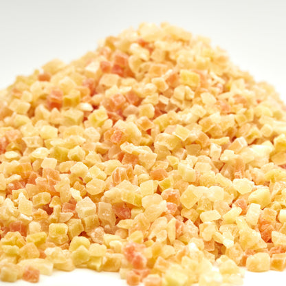 Kleine exotische Fruchtstücke von NESSLIM als fruchtiges Topping für Desserts, Kuchen und Backrezepte.