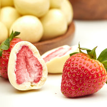 Gefriergetrocknete Erdbeeren in weißer Schokolade von NESSLIM in der 1-kg-Packung