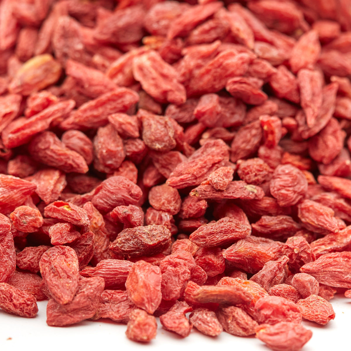 Getrocknete Goji Beeren von NESSLIM als fruchtiges Topping für Müsli, Joghurt und Smoothie-Bowls.