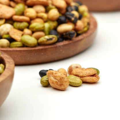 Gerösteter Hülsenfrüchte-Mix von NESSLIM als proteinreicher Snack für Sport, Büro und unterwegs.