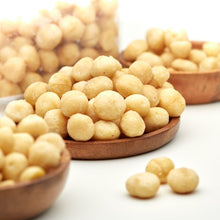 Macadamia Kerne geroestet und gesalzen von NESSLIM in der 1-kg-Packung
