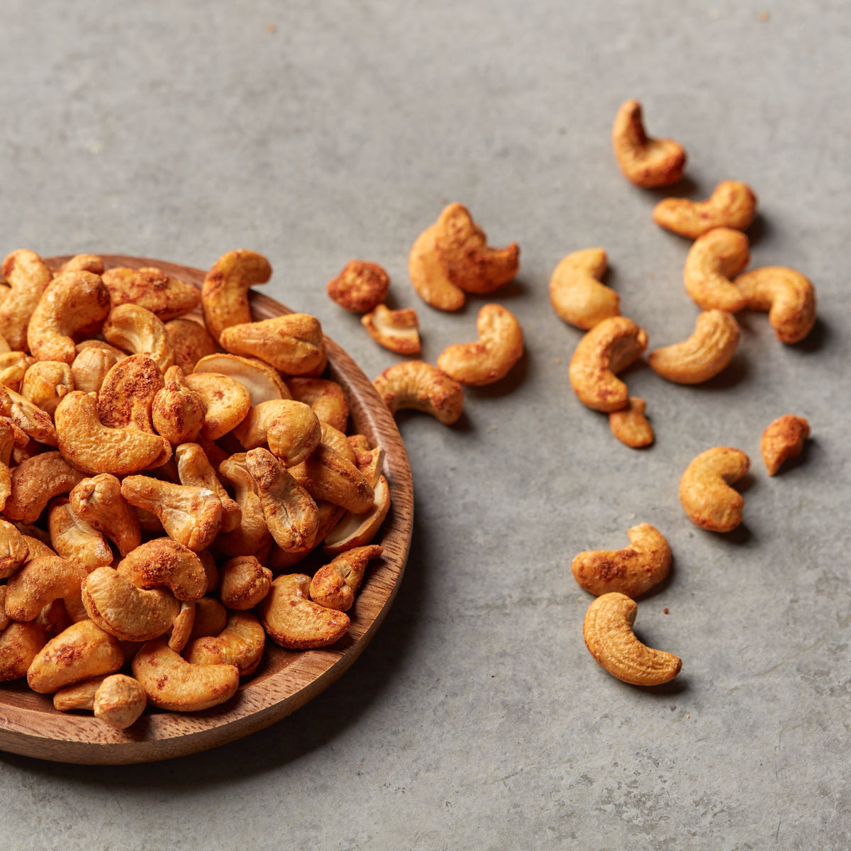 Geoeffnete NESSLIM Packung mit Chili-Cashewkernen