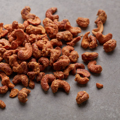 Geöffnete NESSLIM Packung mit honigkandierten Cashewkernen