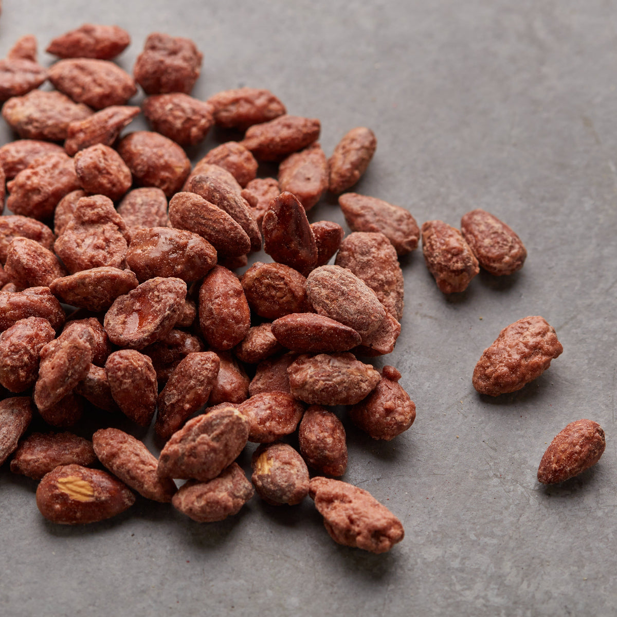 Geoeffnete NESSLIM Packung mit gebrannten Mandeln