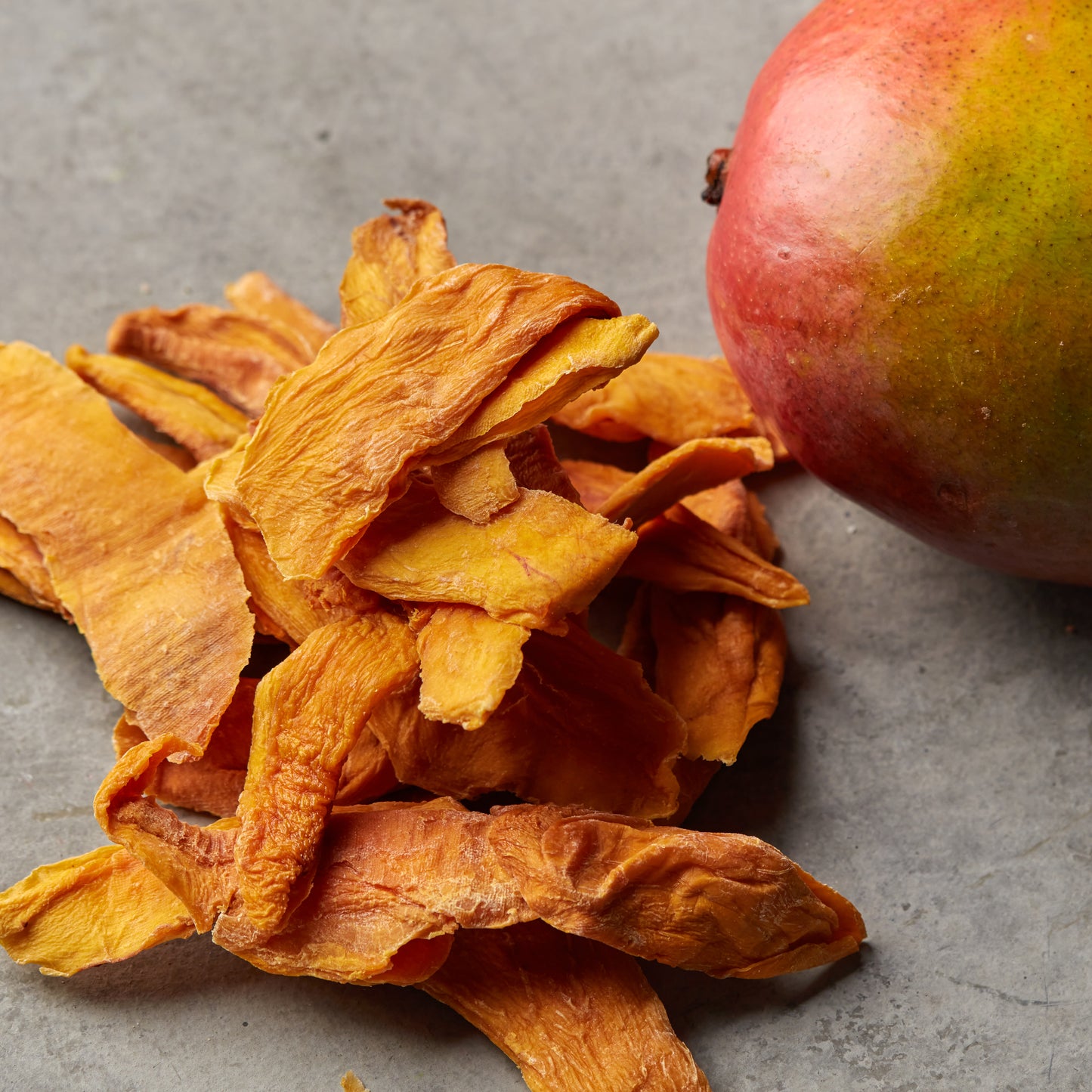 Geöffnete NESSLIM Packung mit getrockneten Mangoscheiben