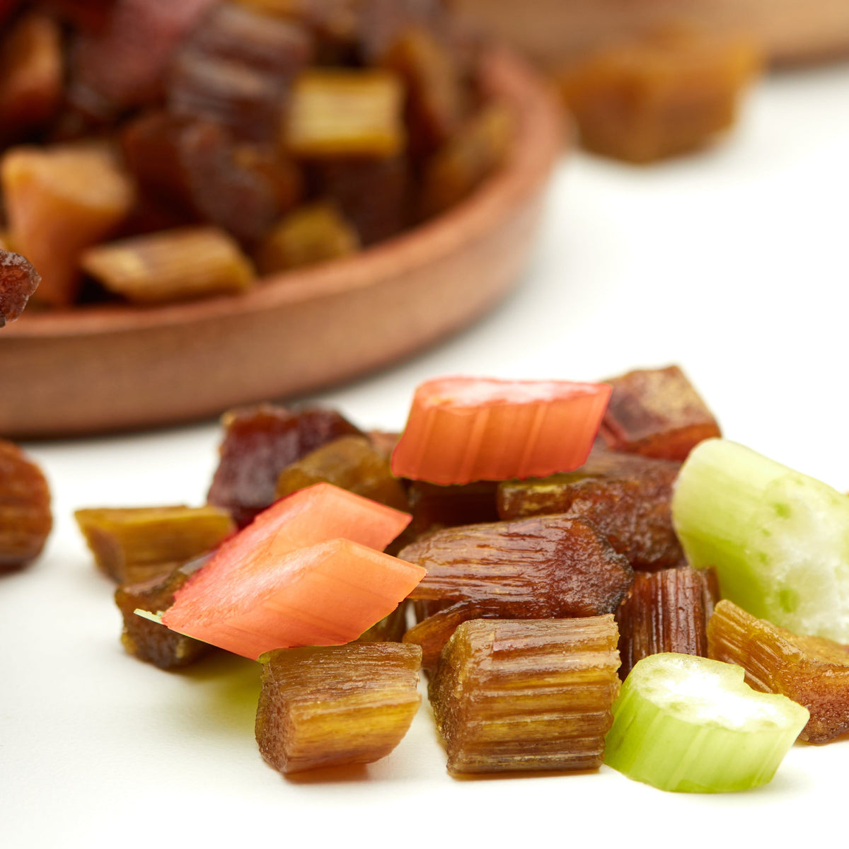 Getrocknete Rhabarber Chunks von NESSLIM für Desserts, zum Backen oder als besonderer Snack zum Filmabend.