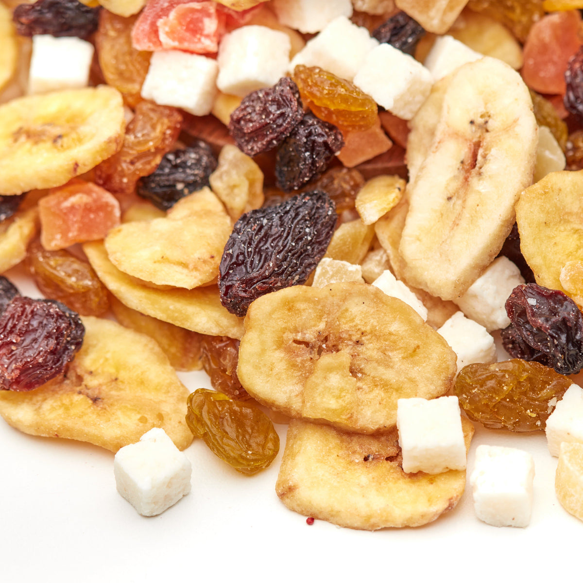 Bunter Trockenfrucht-Snackmix von NESSLIM mit Bananen, Papaya, Ananas, Mango und Kokos.