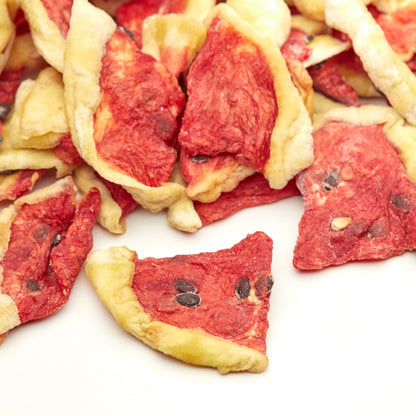 Getrocknete Wassermelone im Pizzacut von NESSLIM als handlicher Snack für Snack-Mixe und den Kinoabend.